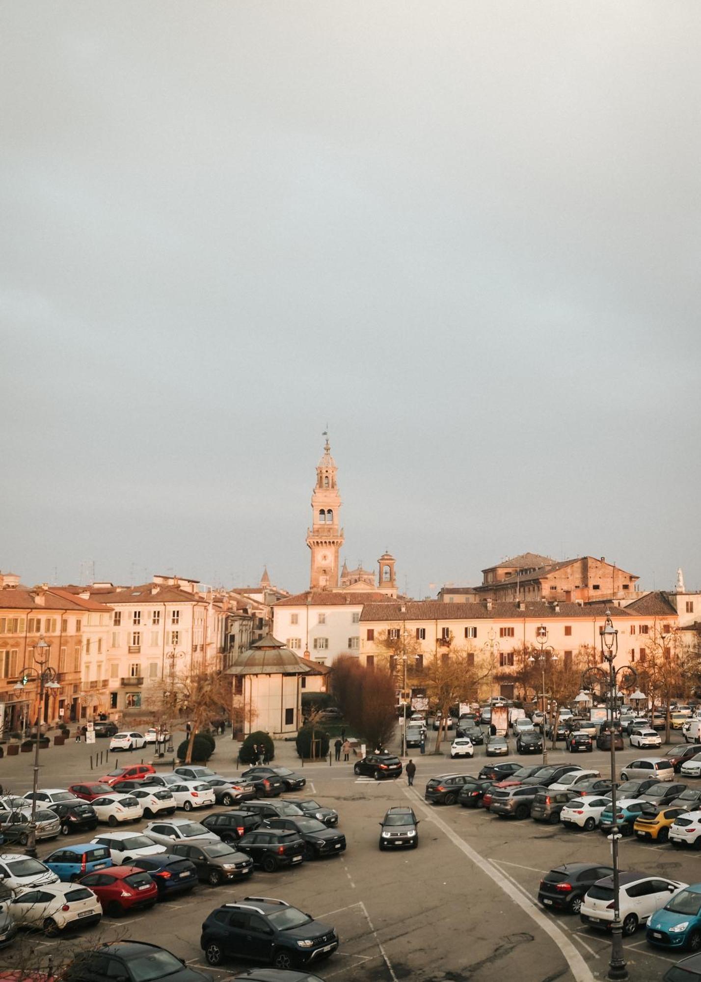 Casale Center Lejlighed Casale Monferrato Eksteriør billede